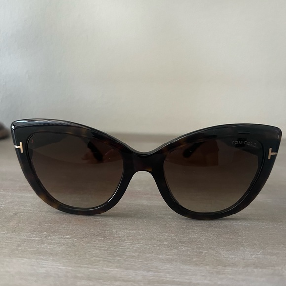Beautiful Tom Ford TF762 Dark Brown Anya Sunglasses!! - Picture 4 of 6
